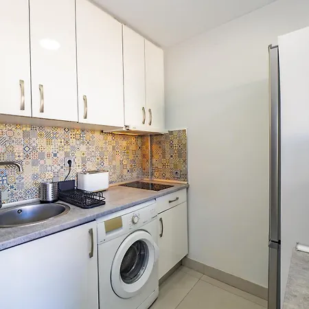 Cubo's Benalbeach Sea View & Terrace Apartment